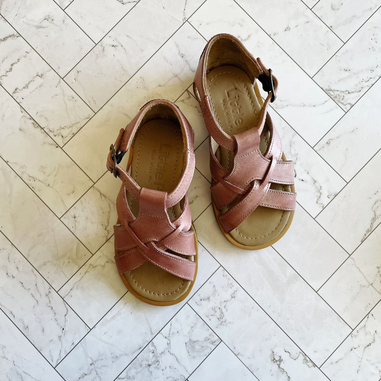 Twyla Finn Sandal | Solid